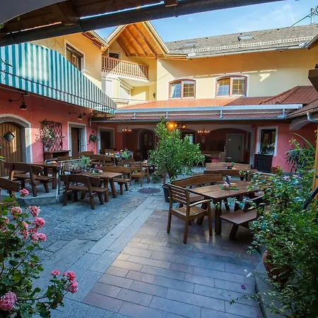 Gasthof Zur Linde Guest house Natternbach